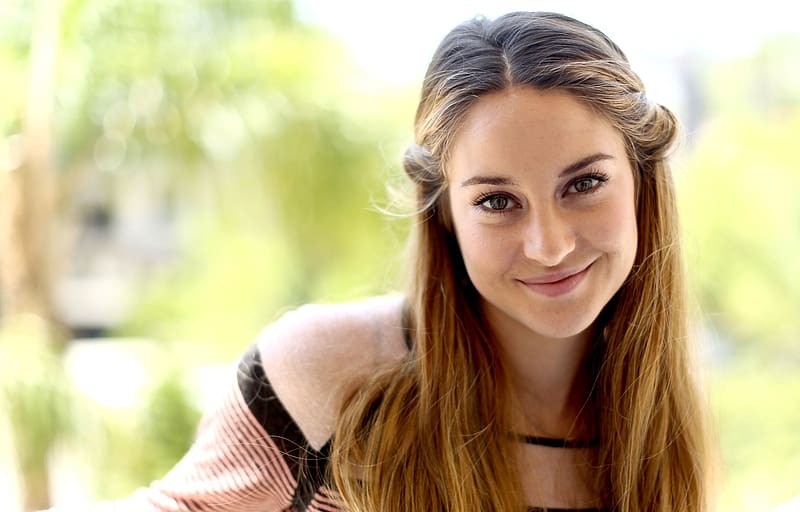 files/HD-wallpaper-smile-face-brunette-american-celebrity-actress-shailene-woodley.jpg