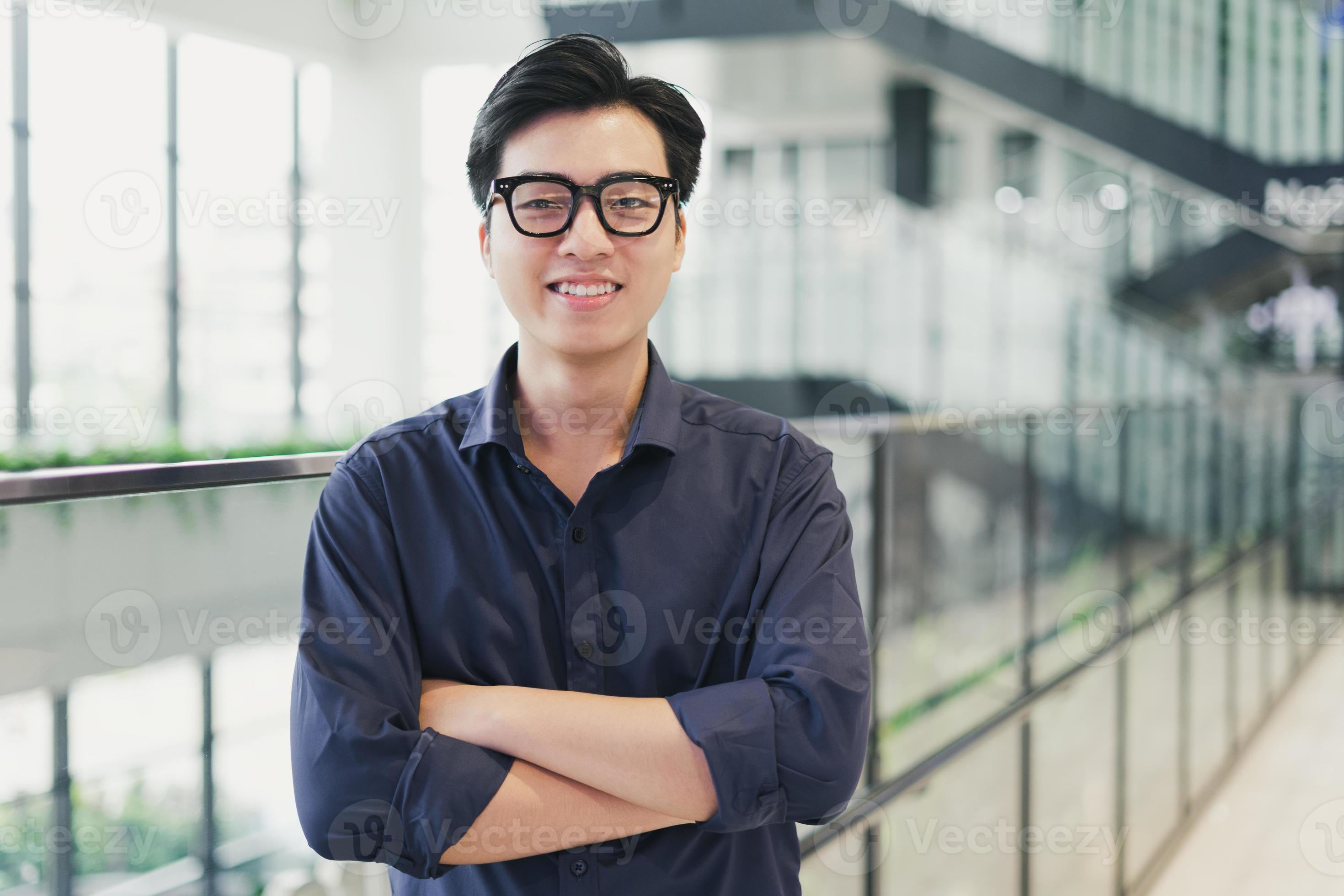 files/portrait-of-an-asian-business-man-confident-and-smiling-photo.jpg